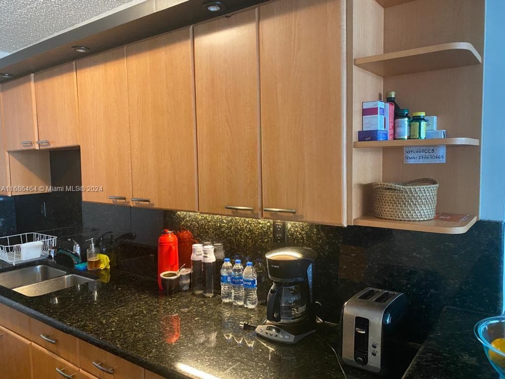5401 Collins Ave # 412, Miami Beach FL 33140 — 24