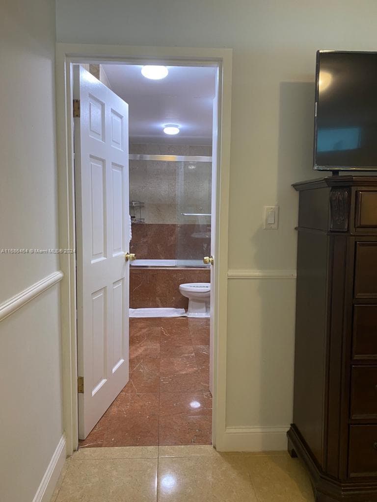 5401 Collins Ave # 412, Miami Beach FL 33140 — 30