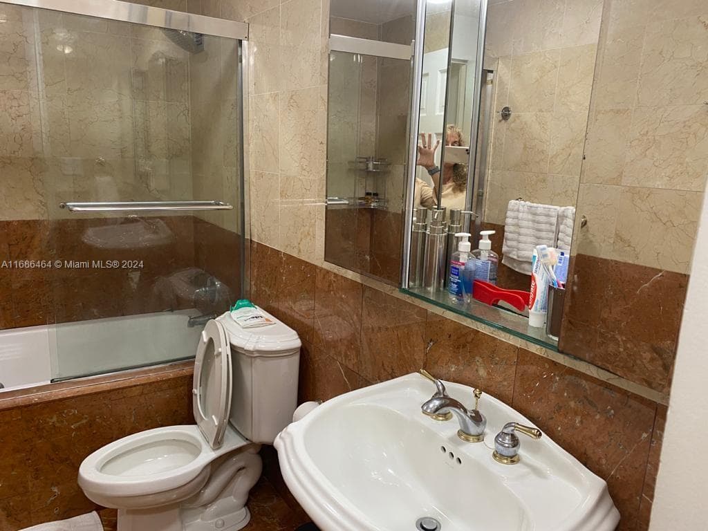 5401 Collins Ave # 412, Miami Beach FL 33140 — 33