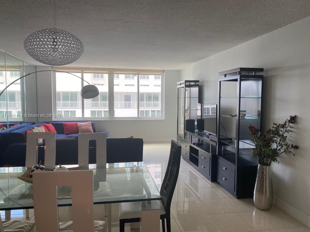 5401 Collins Ave # 412, Miami Beach FL 33140 — 14