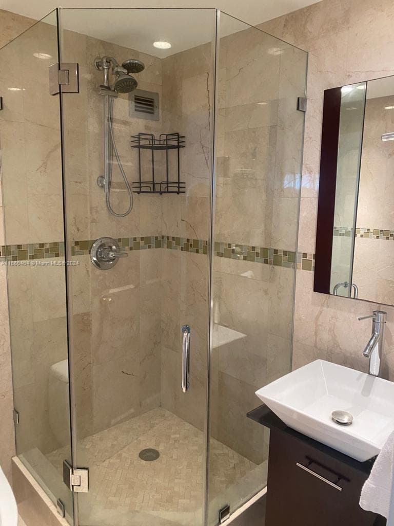 5401 Collins Ave # 412, Miami Beach FL 33140 — 40