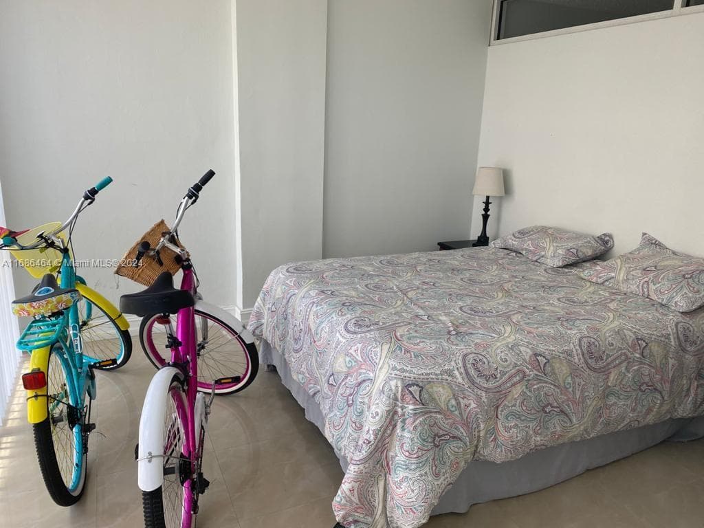 5401 Collins Ave # 412, Miami Beach FL 33140 — 35