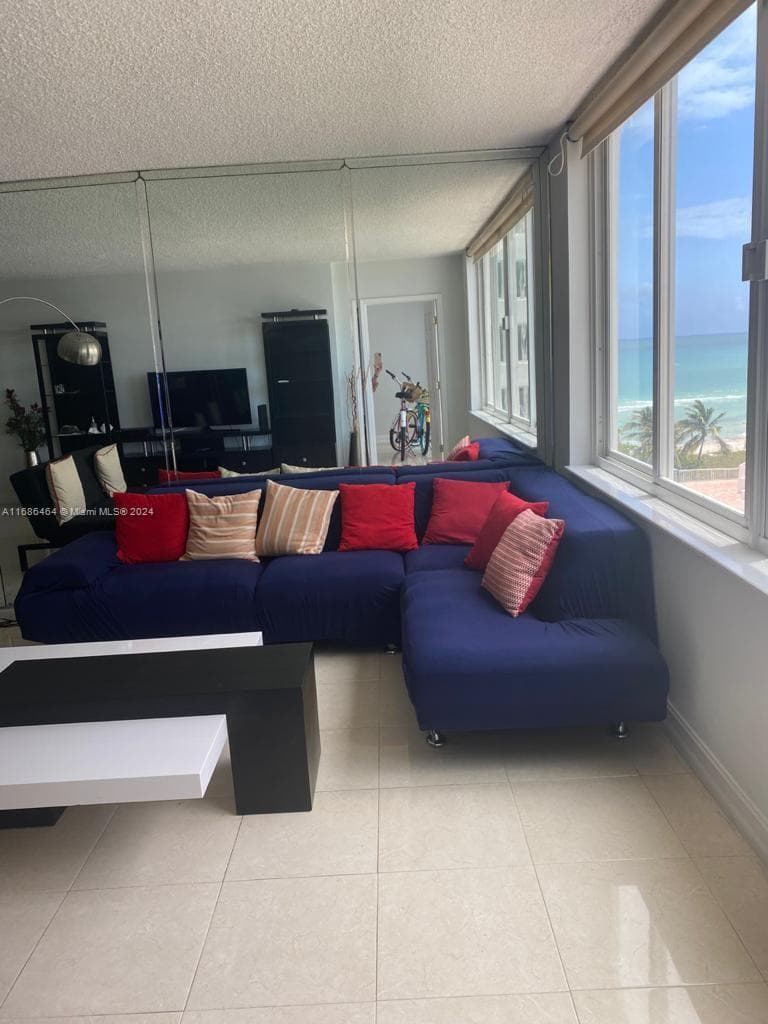 5401 Collins Ave # 412, Miami Beach FL 33140 — 4