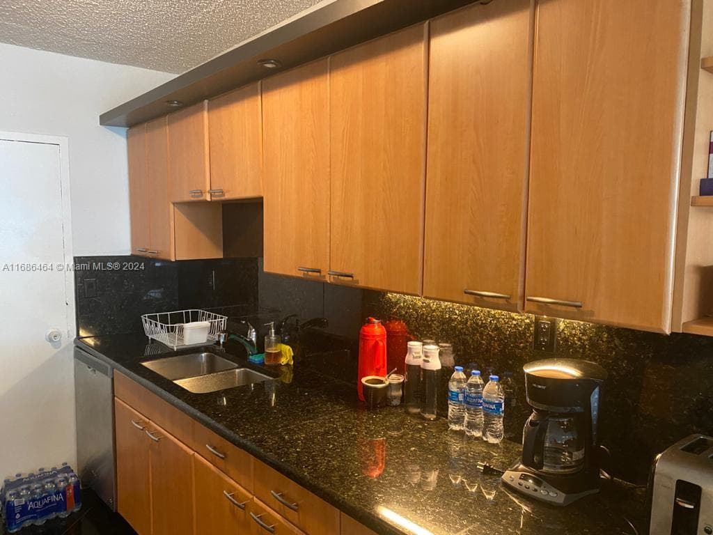 5401 Collins Ave # 412, Miami Beach FL 33140 — 25