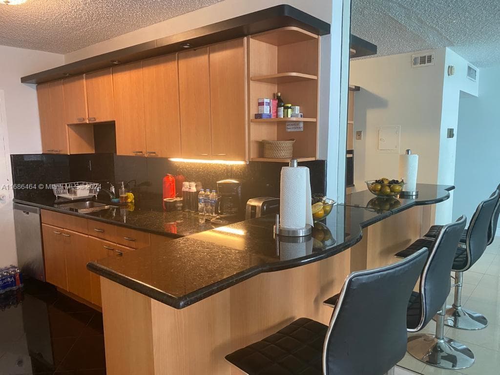 5401 Collins Ave # 412, Miami Beach FL 33140 — 21