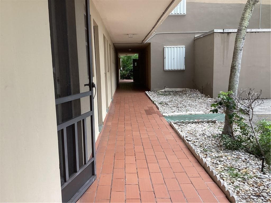1710 NE 191st Street, Miami FL 33179 — 22