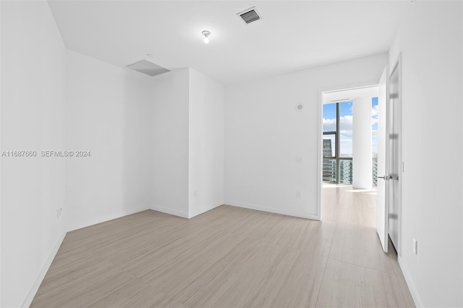 851 NE 1st Ave # 5700, Miami FL 33132 — 32