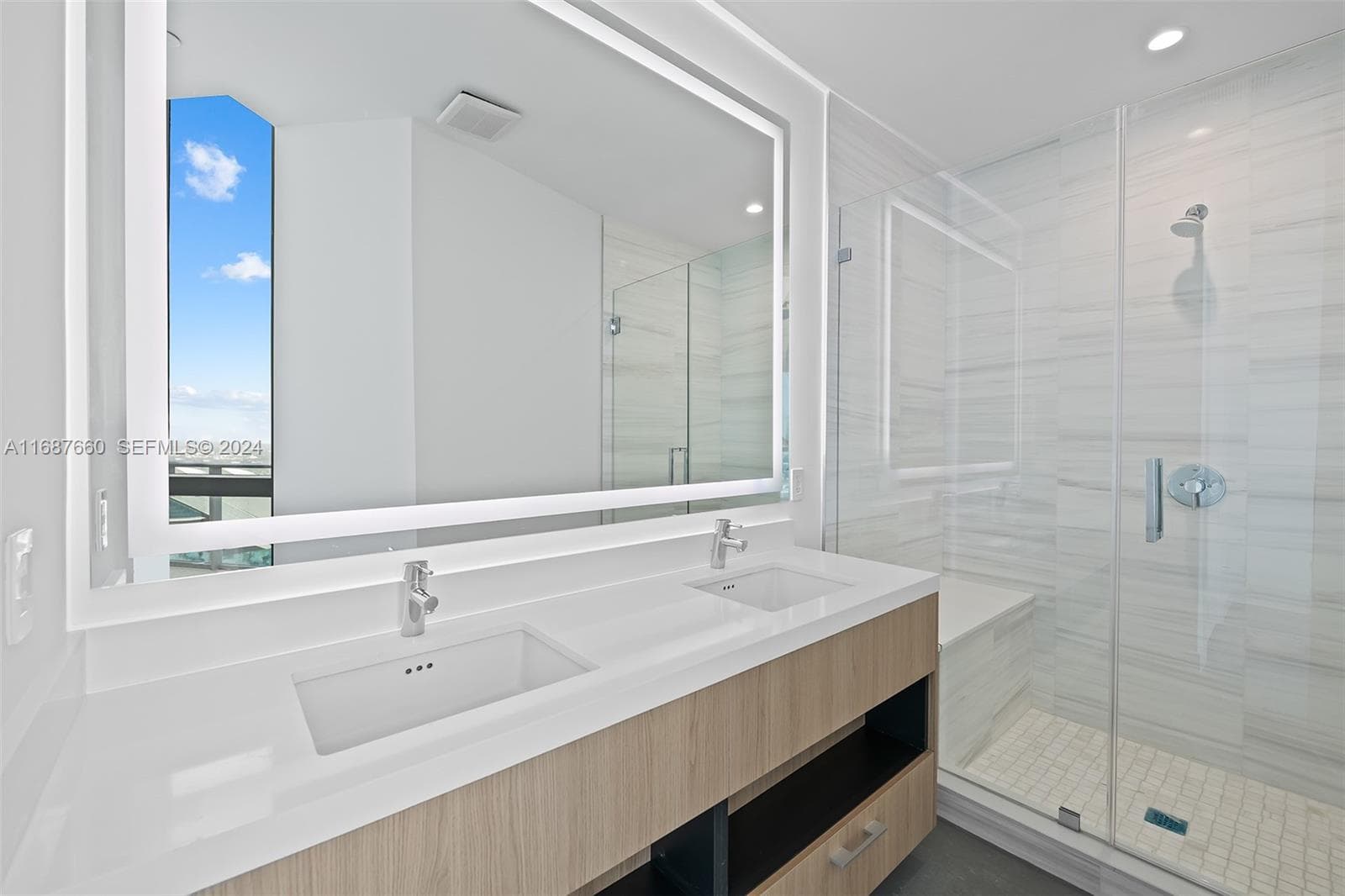 851 NE 1st Ave # 5700, Miami FL 33132 — 14
