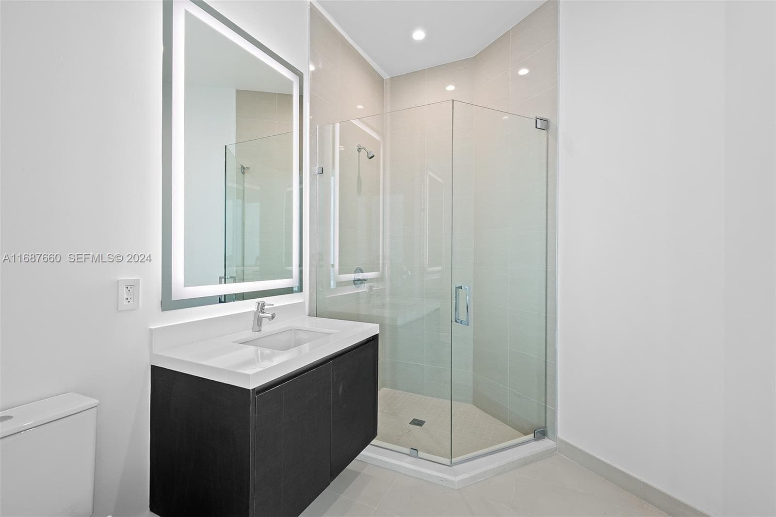 851 NE 1st Ave # 5700, Miami FL 33132 — 51