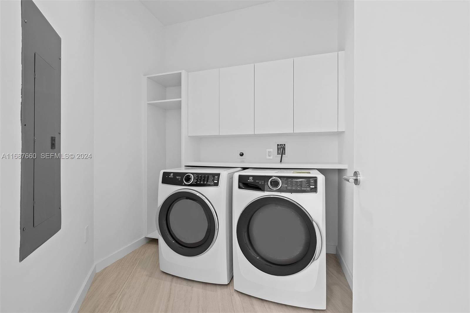 851 NE 1st Ave # 5700, Miami FL 33132 — 54