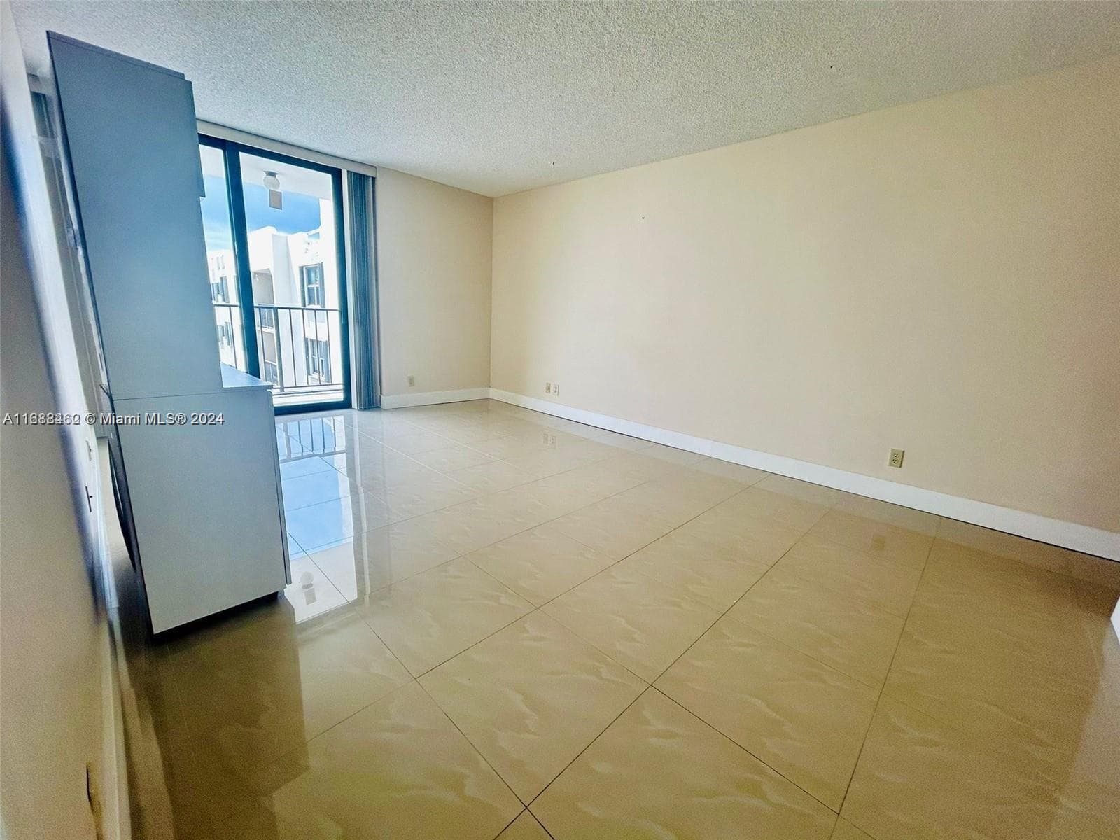 Oceanfront Plaza Condo, Miami Beach, FL — 12