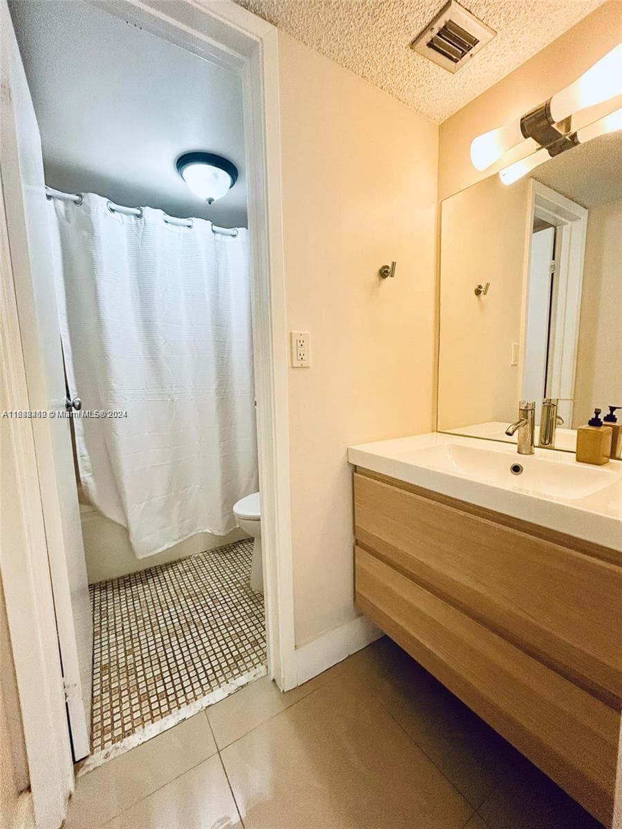 Oceanfront Plaza Condo, Miami Beach, FL — 7