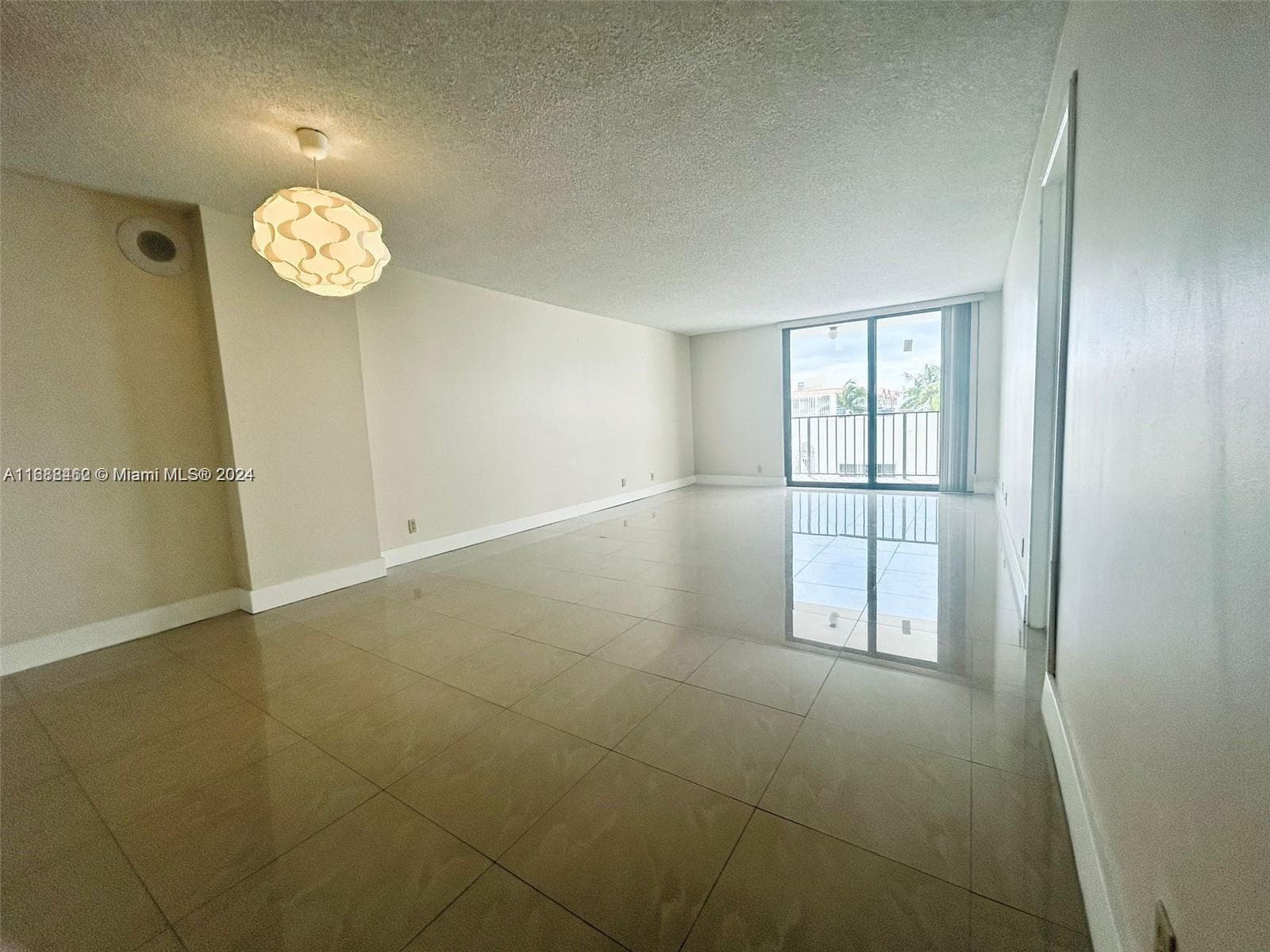 Oceanfront Plaza Condo, Miami Beach, FL — 1