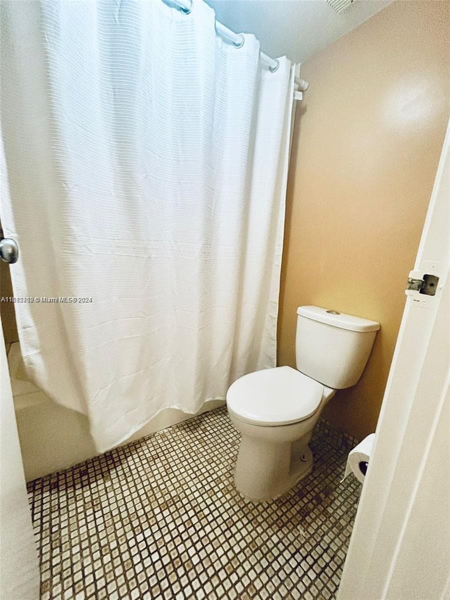 Oceanfront Plaza Condo, Miami Beach, FL — 5