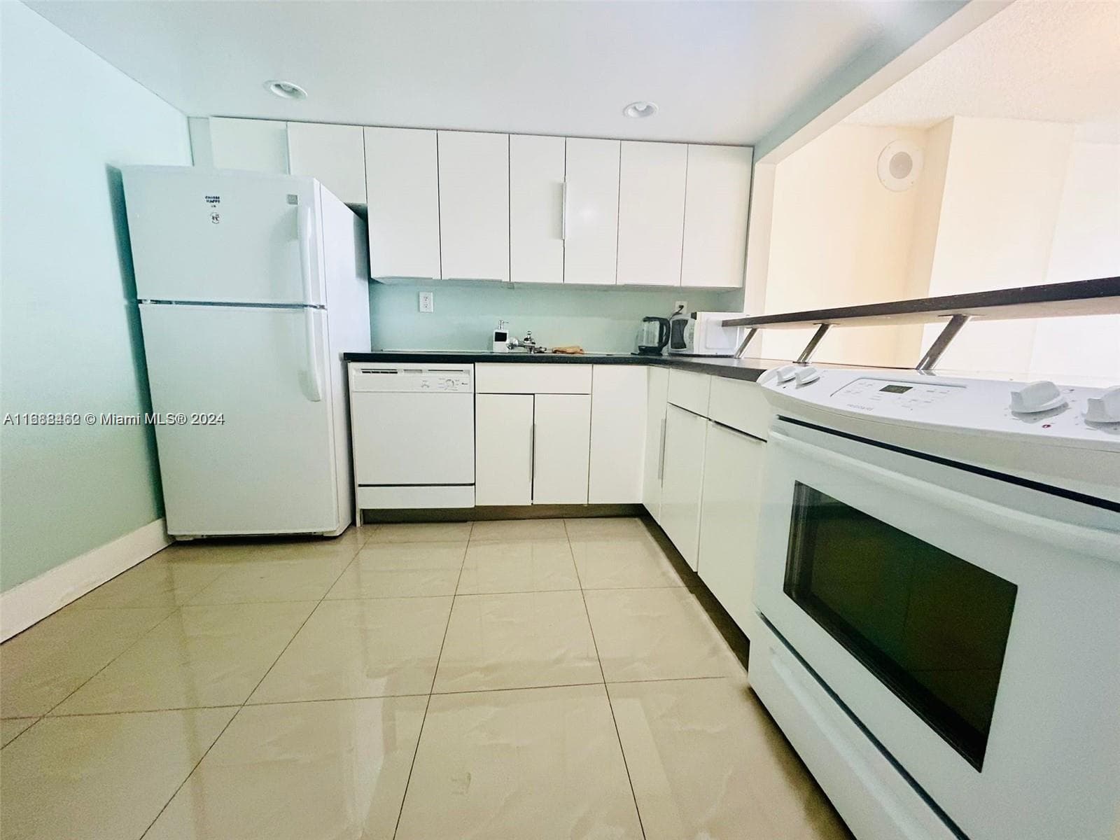 Oceanfront Plaza Condo, Miami Beach, FL — 9