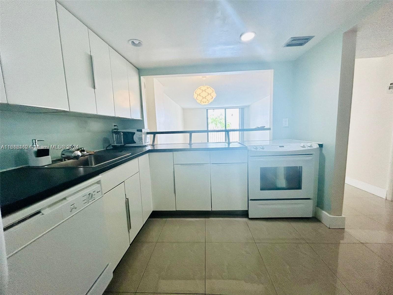Oceanfront Plaza Condo, Miami Beach, FL — 10
