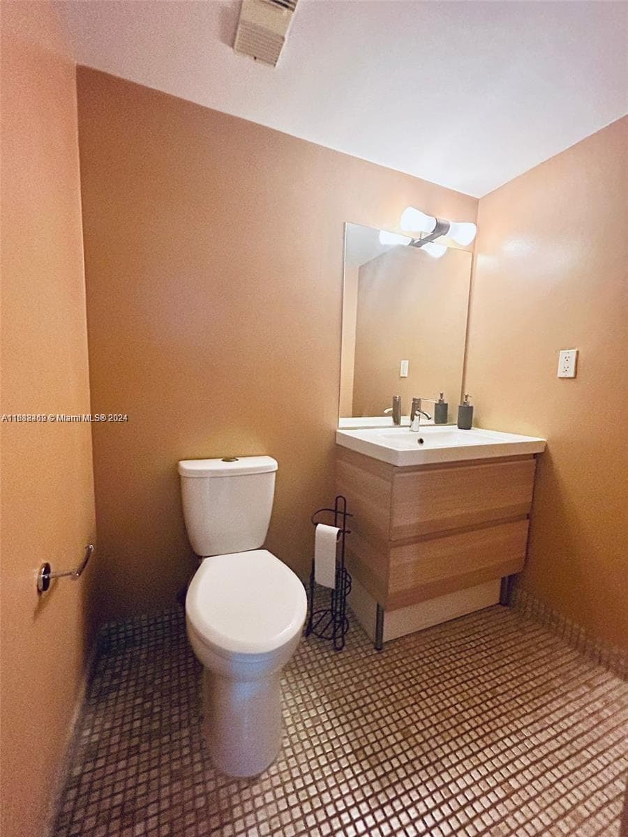 Oceanfront Plaza Condo, Miami Beach, FL — 8