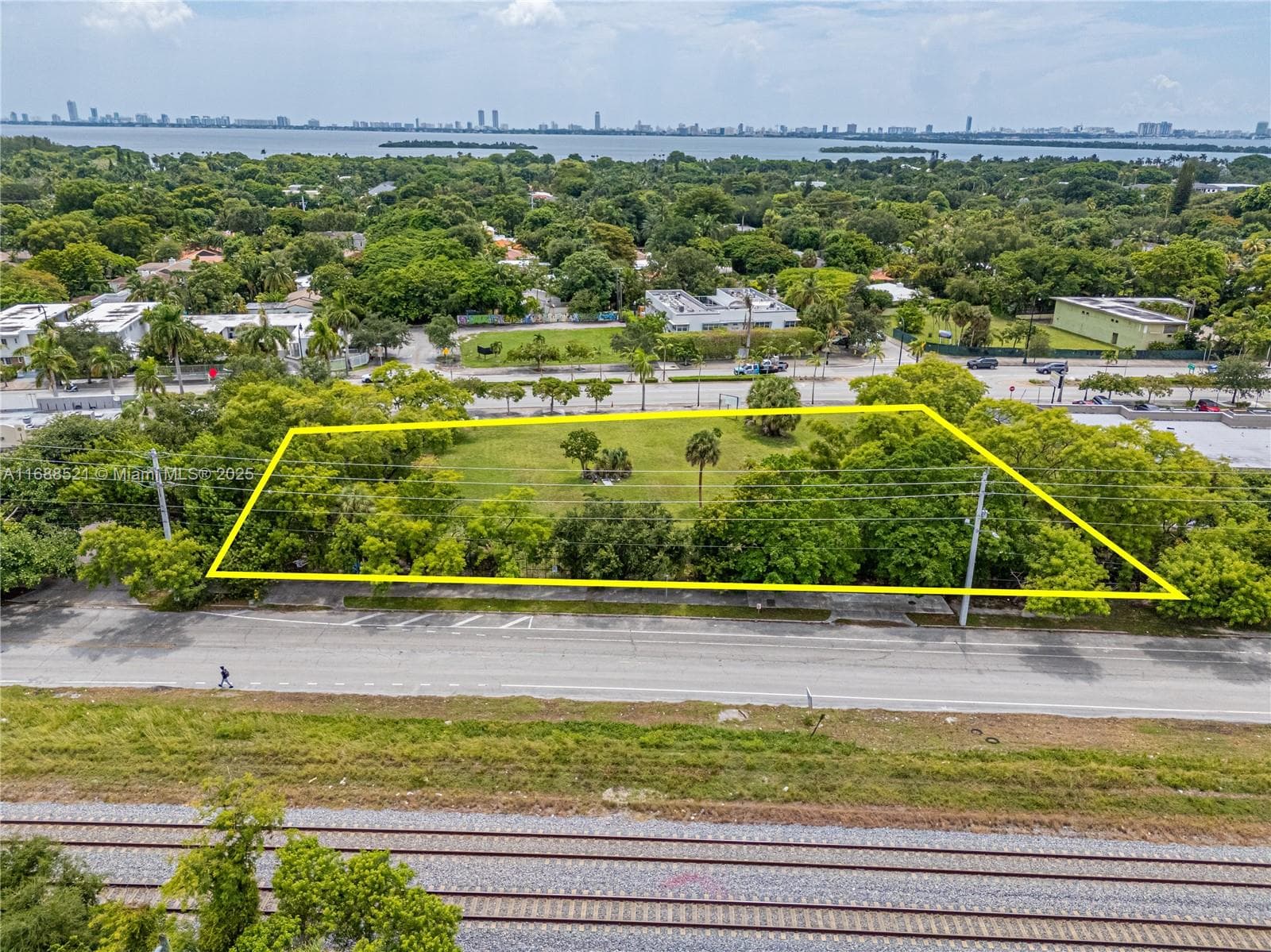 5220 Biscayne, Miami FL 33137 — 2