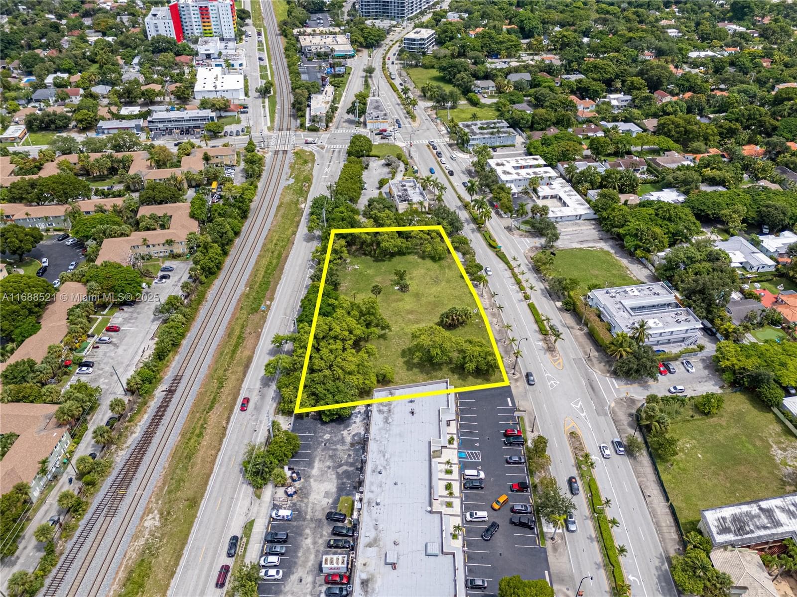 5220 Biscayne, Miami FL 33137 — 3