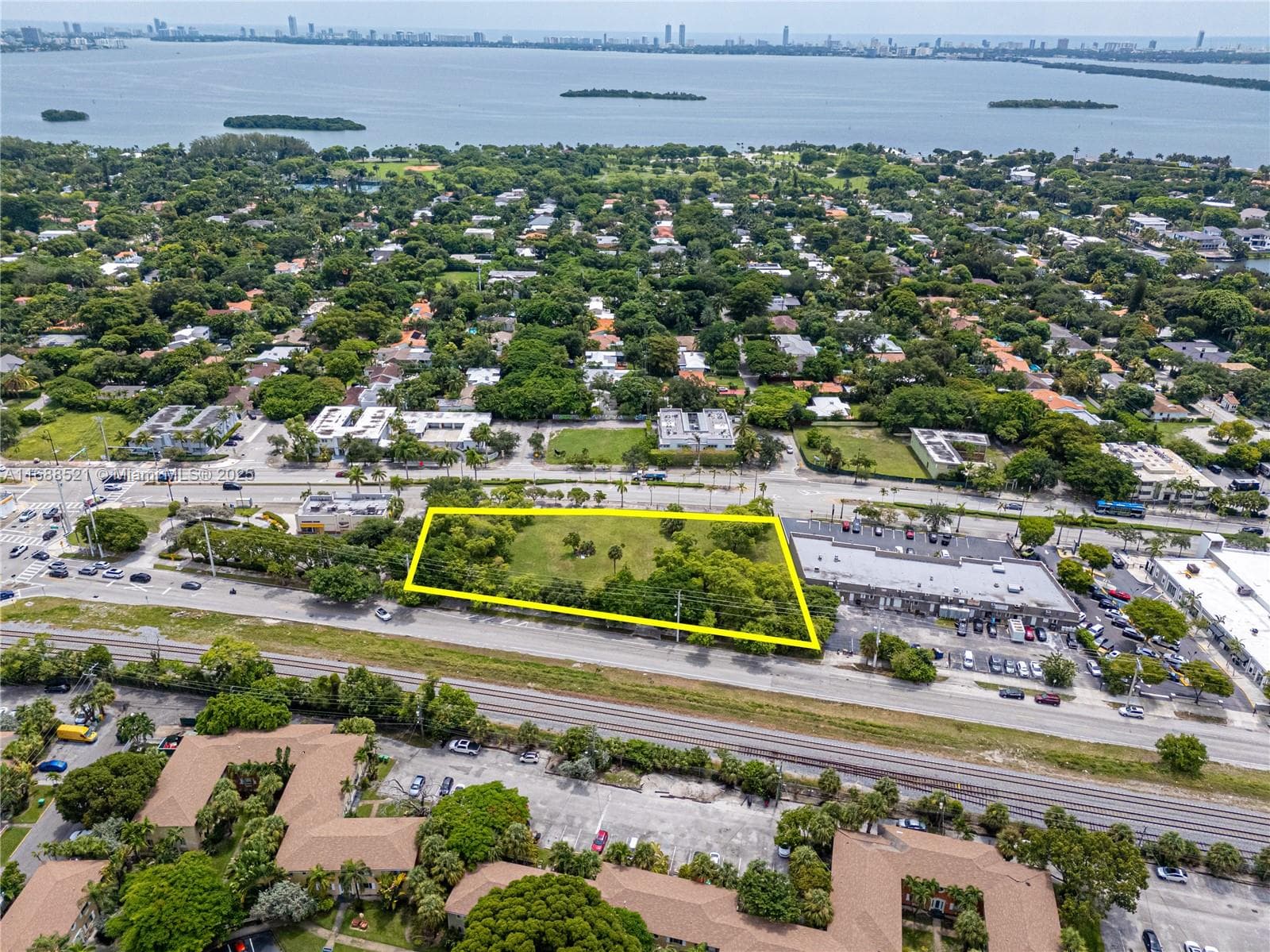 5220 Biscayne, Miami FL 33137 — 1