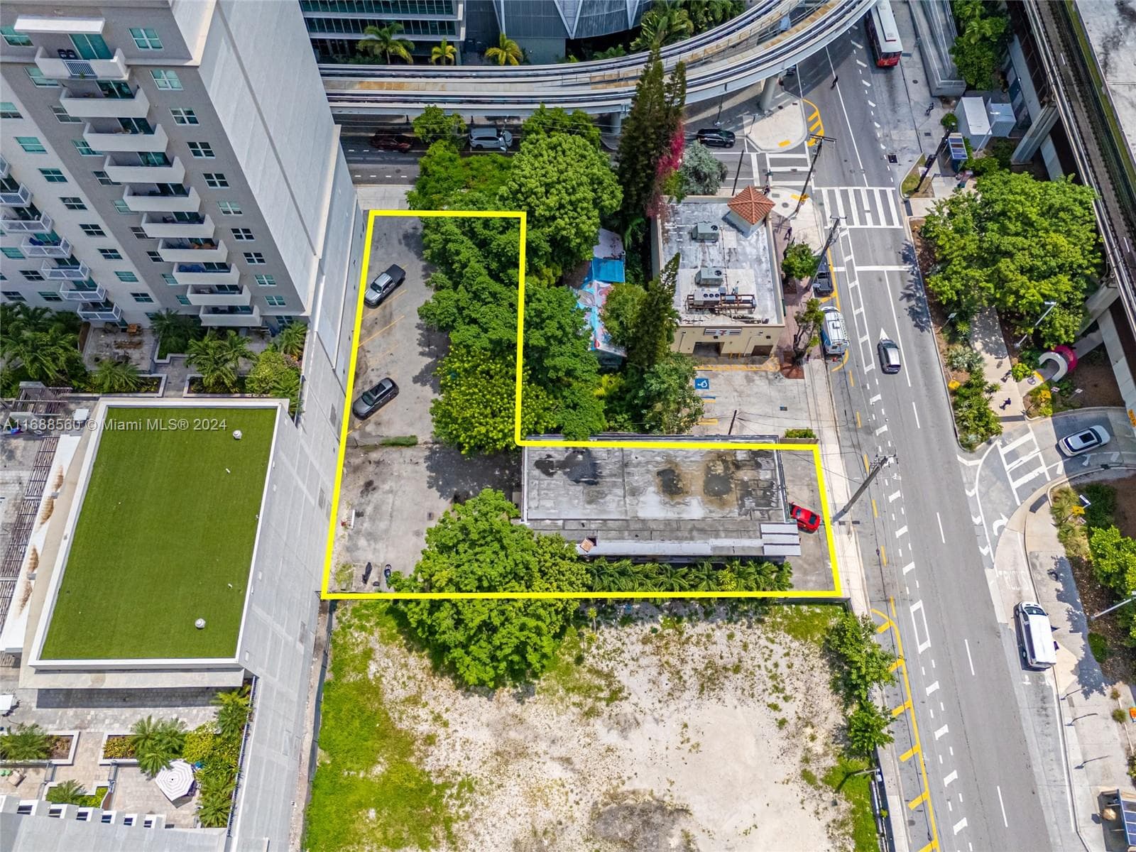 75 SW 11th St, Miami FL 33130 — 9