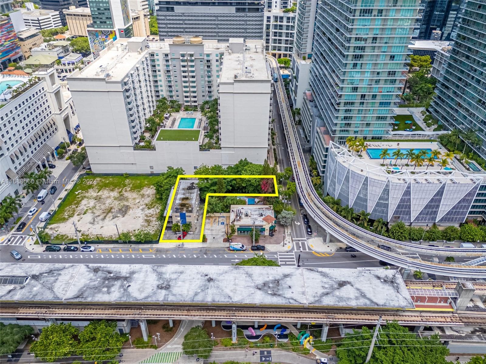 75 SW 11th St, Miami FL 33130 — 14