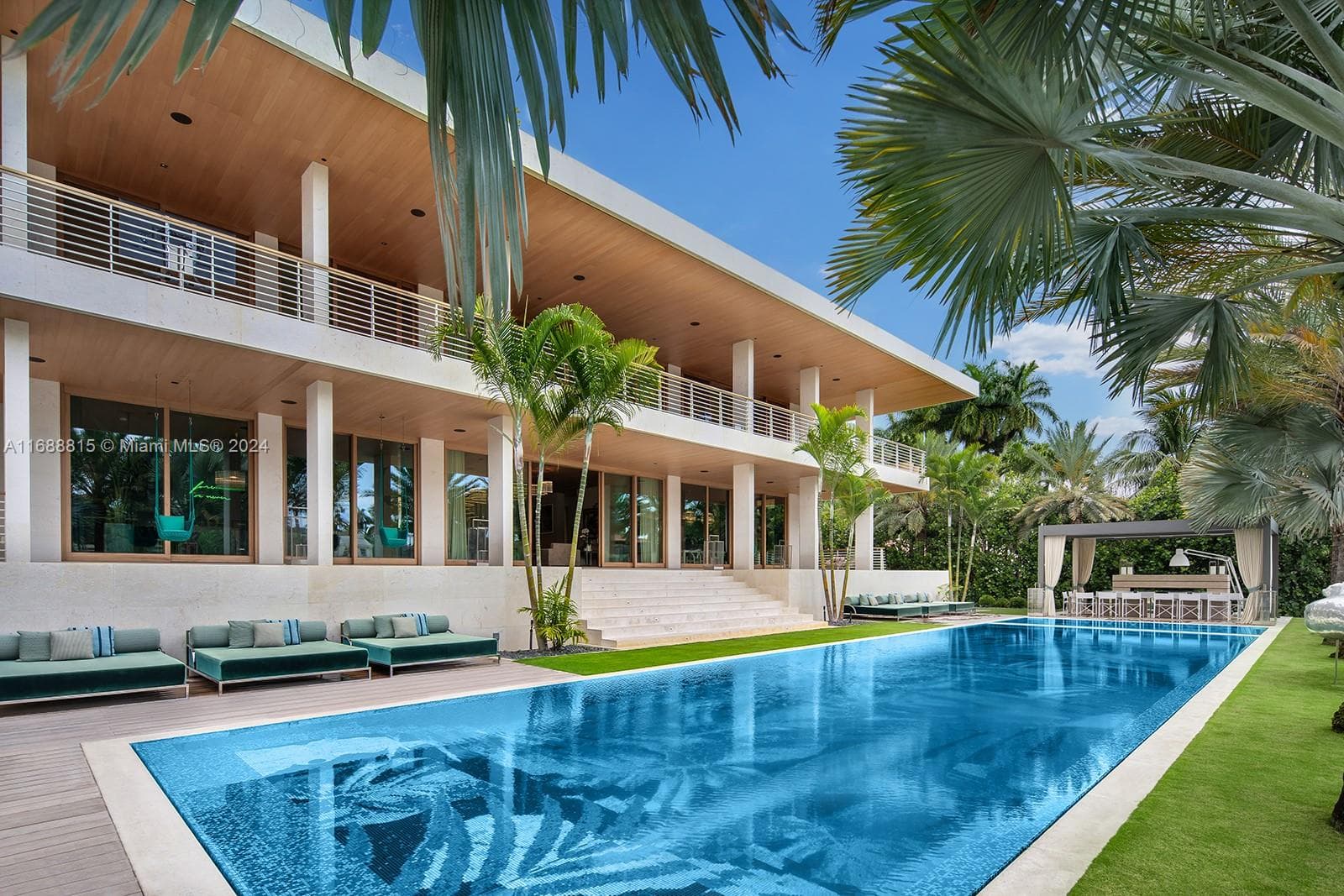 1510 W 25th St, Miami Beach FL 33140 — 1
