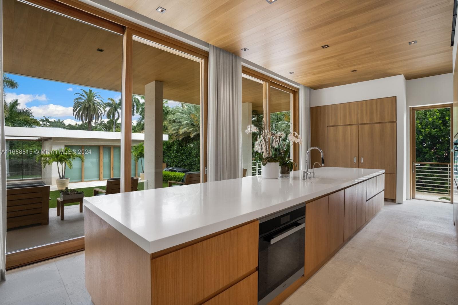 1510 W 25th St, Miami Beach FL 33140 — 11
