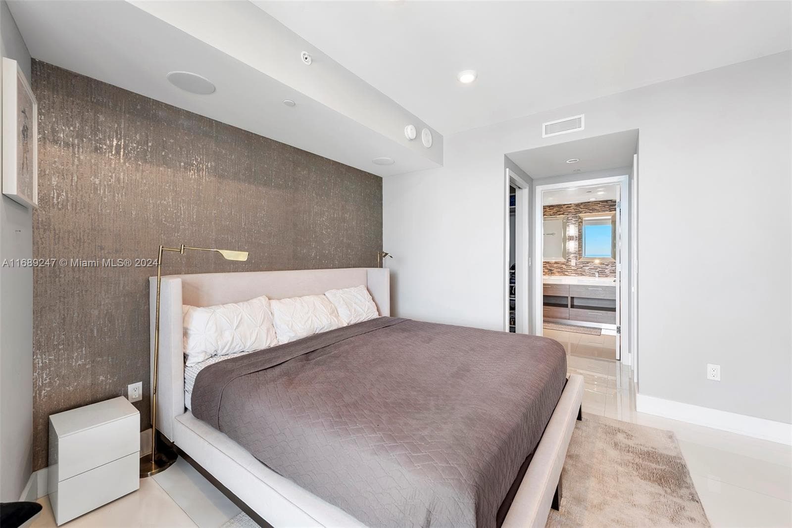 1300 S Miami Ave # 3402, Miami FL 33130 — 15