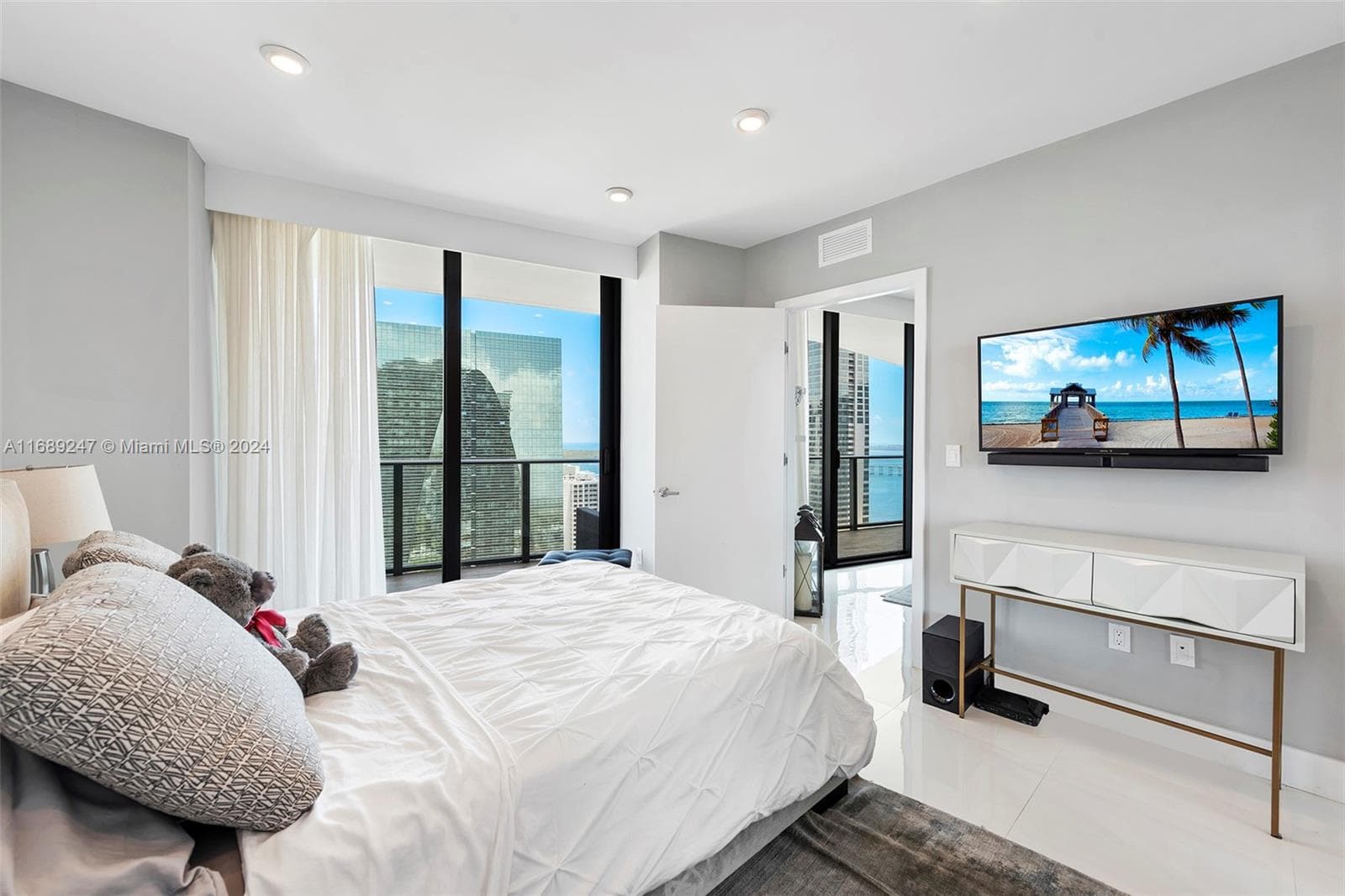 1300 S Miami Ave # 3402, Miami FL 33130 — 11