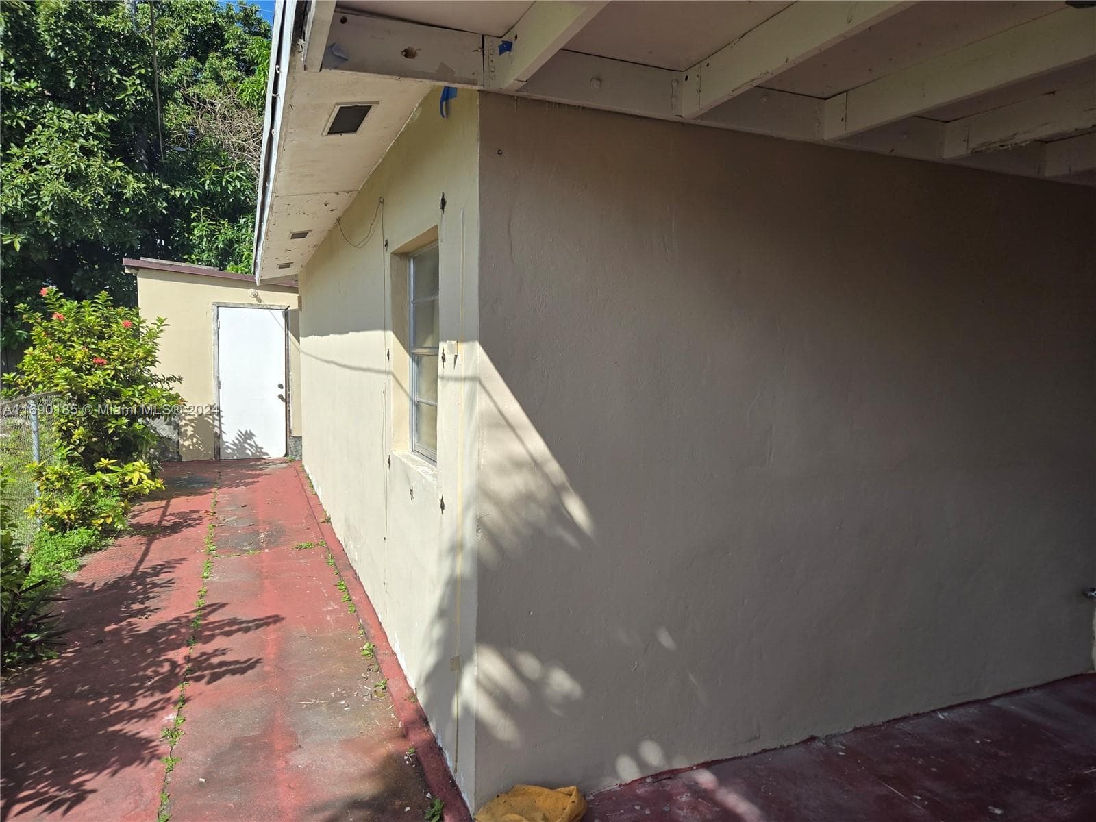 961 E 32nd St, Hialeah FL 33013 — 27
