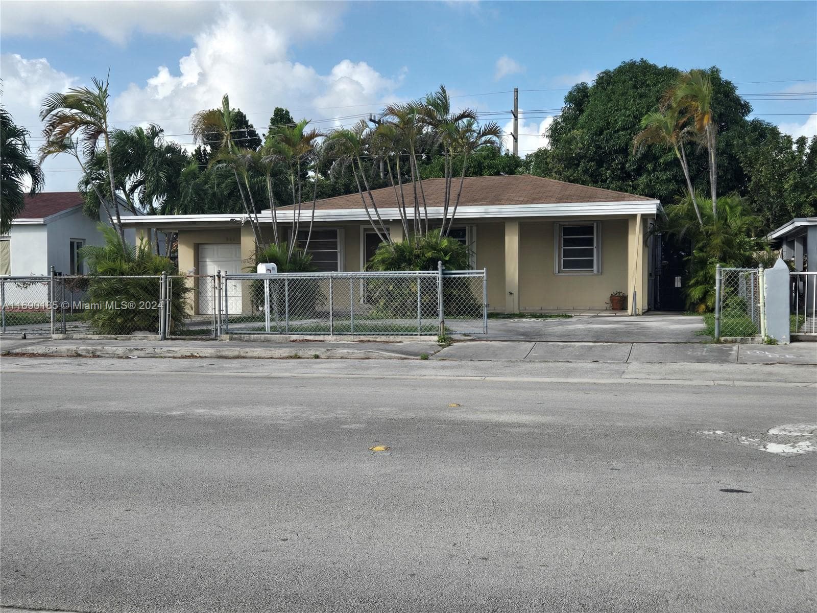 961 E 32nd St, Hialeah FL 33013 — 2