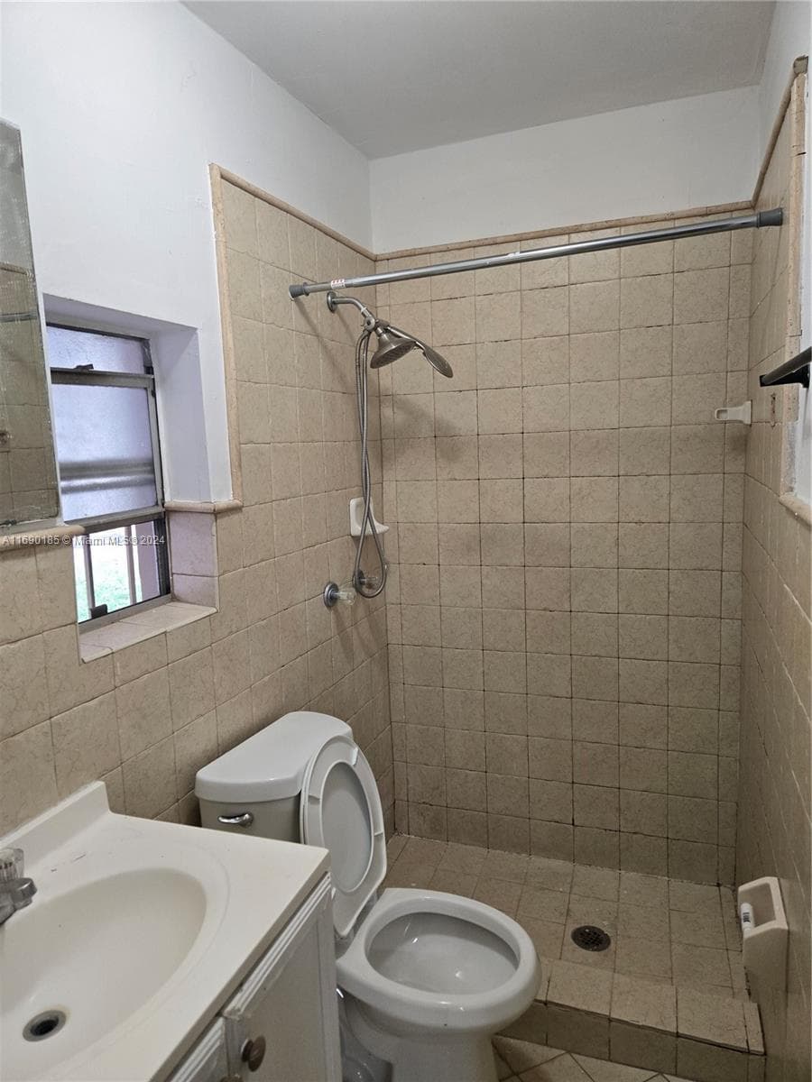 961 E 32nd St, Hialeah FL 33013 — 13