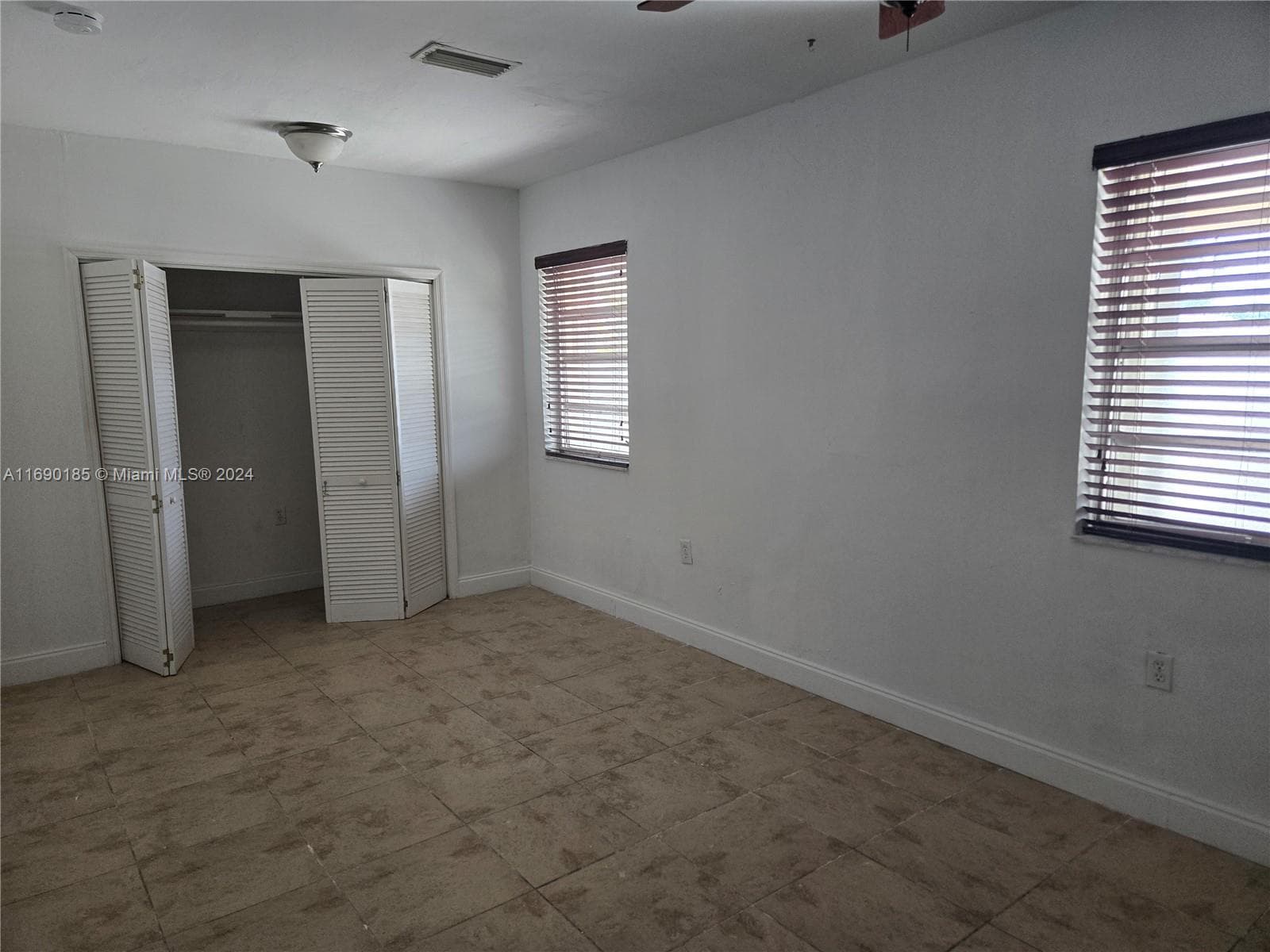 961 E 32nd St, Hialeah FL 33013 — 17
