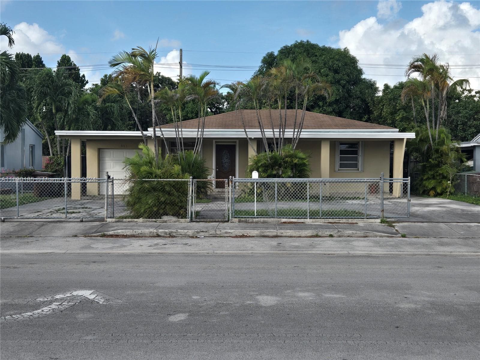 961 E 32nd St, Hialeah FL 33013 — 1
