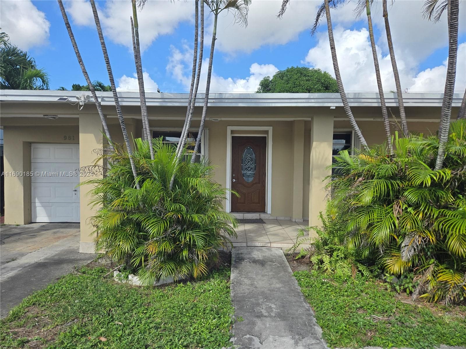 961 E 32nd St, Hialeah FL 33013 — 5