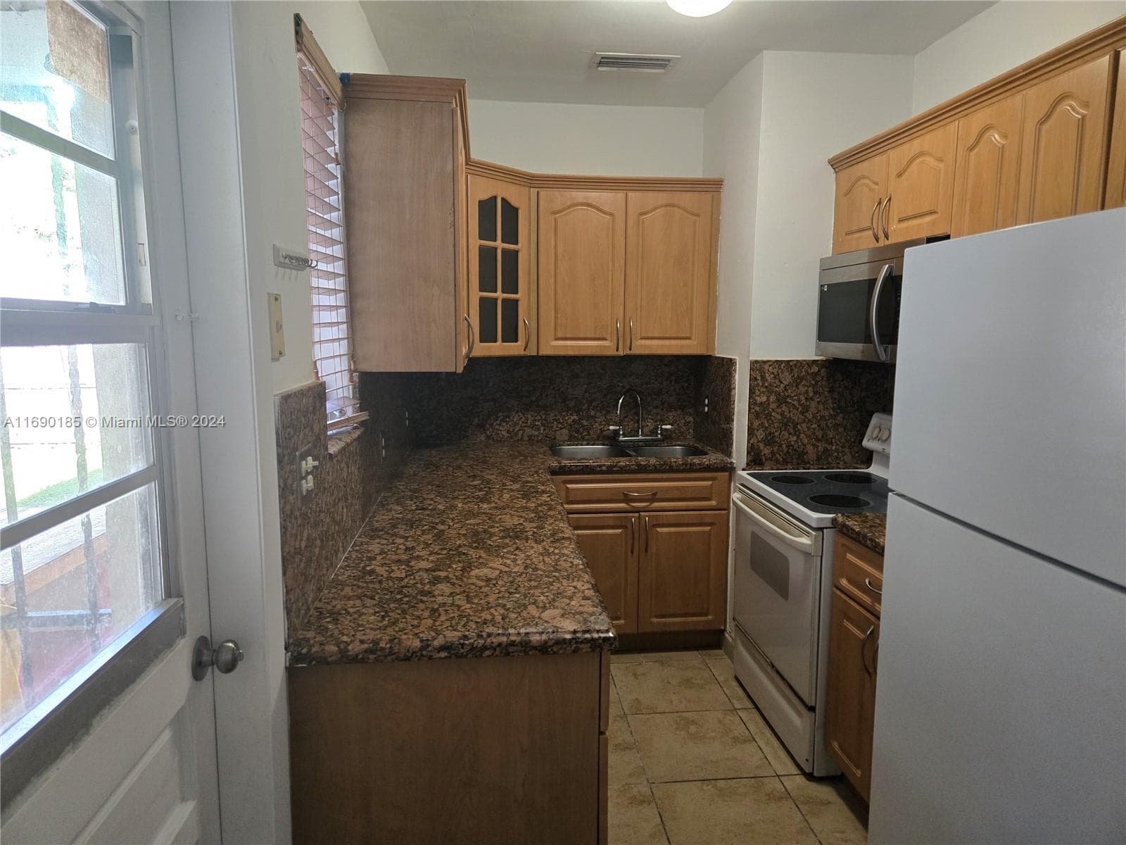961 E 32nd St, Hialeah FL 33013 — 9