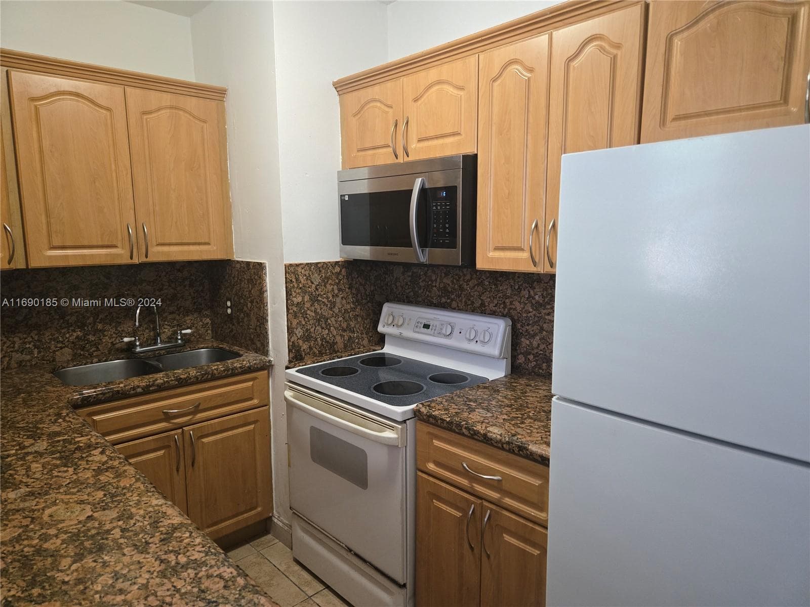 961 E 32nd St, Hialeah FL 33013 — 10