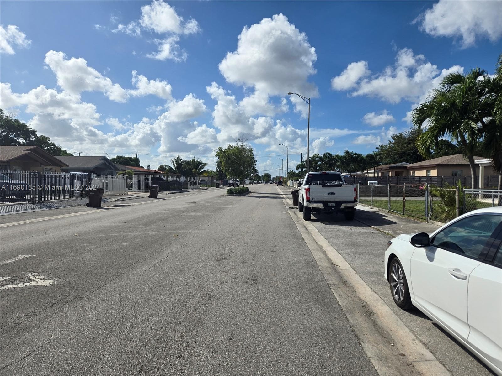 961 E 32nd St, Hialeah FL 33013 — 33
