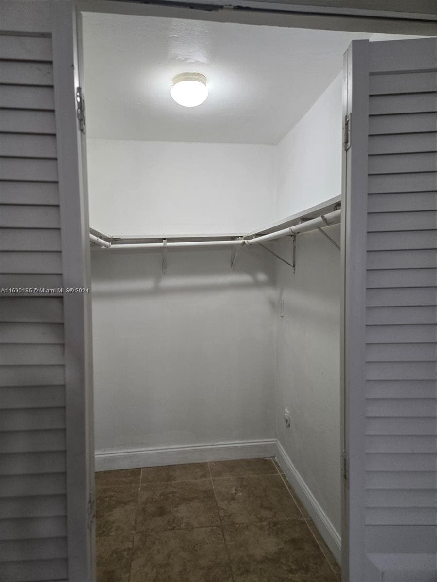 961 E 32nd St, Hialeah FL 33013 — 15