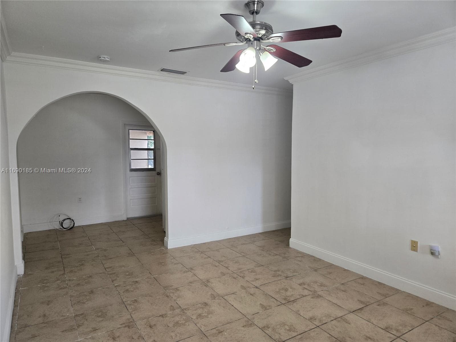 961 E 32nd St, Hialeah FL 33013 — 8
