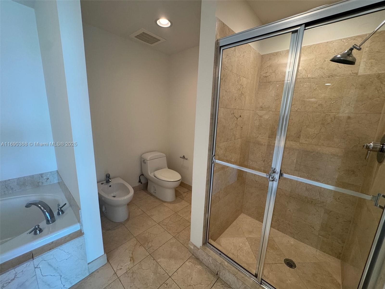3330 NE 190 ST # 1215, Aventura FL 33180 — 23