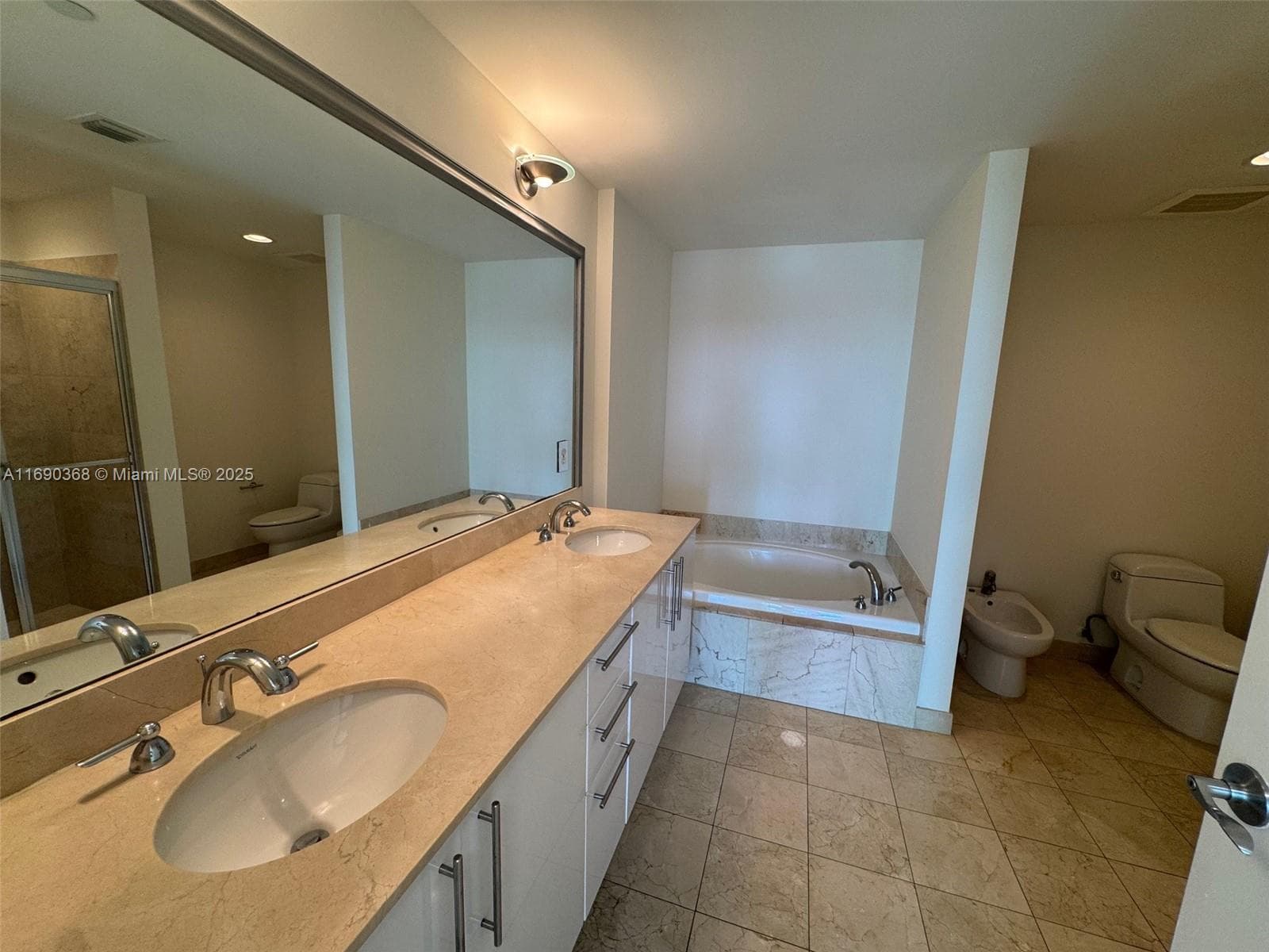 3330 NE 190 ST # 1215, Aventura FL 33180 — 22