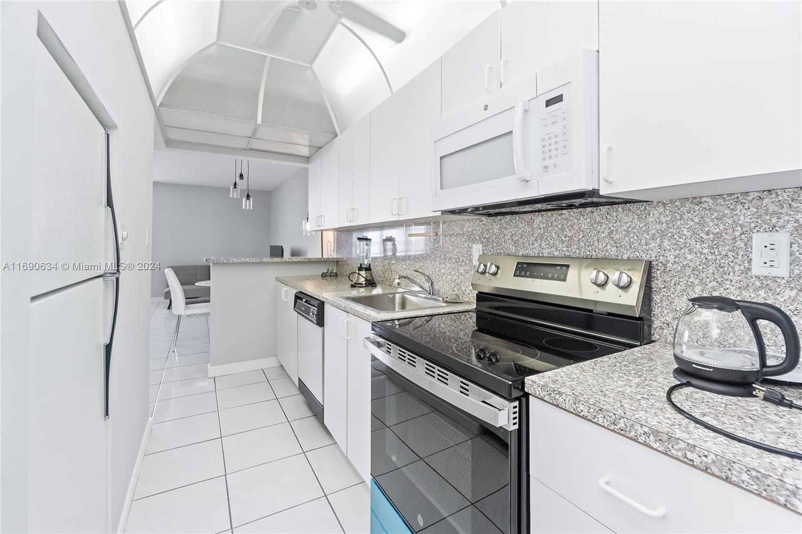 100 Lincoln Rd # 1016, Miami Beach FL 33139 — 9