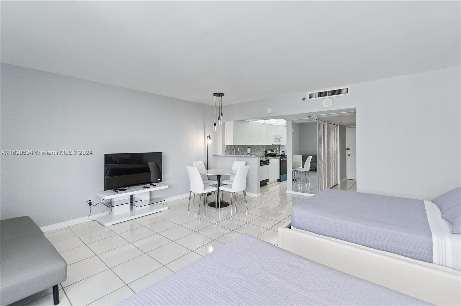 100 Lincoln Rd # 1016, Miami Beach FL 33139 — 4