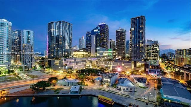 92 SW 3rd St # 1802, Miami FL 33130 — 19