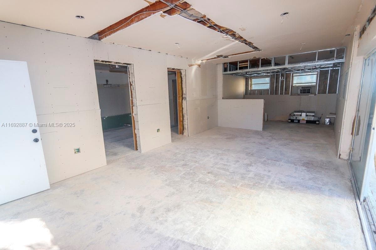 1446 Ocean Dr # 2, Miami Beach FL 33139 — 24