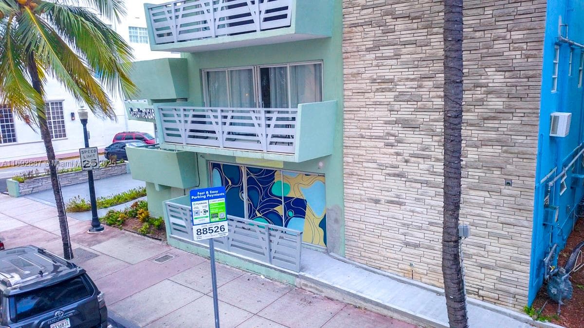 1446 Ocean Dr # 2, Miami Beach FL 33139 — 11