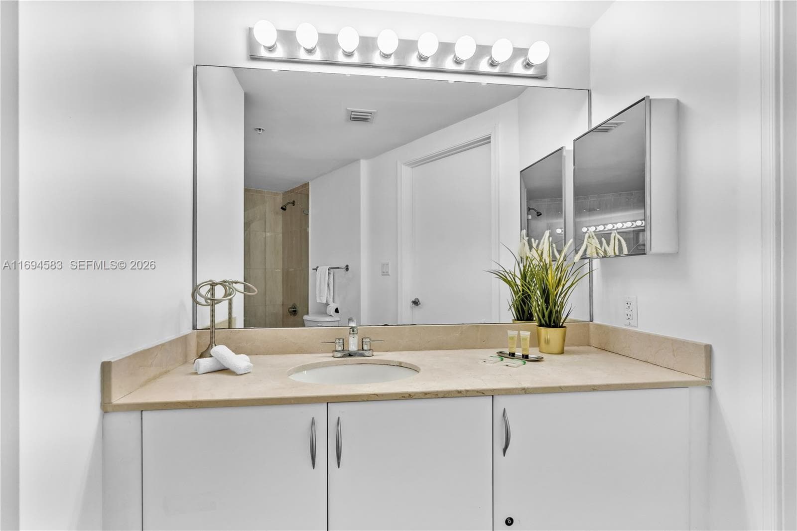 1750 N Bayshore Dr # 5014, Miami FL 33132 — 32