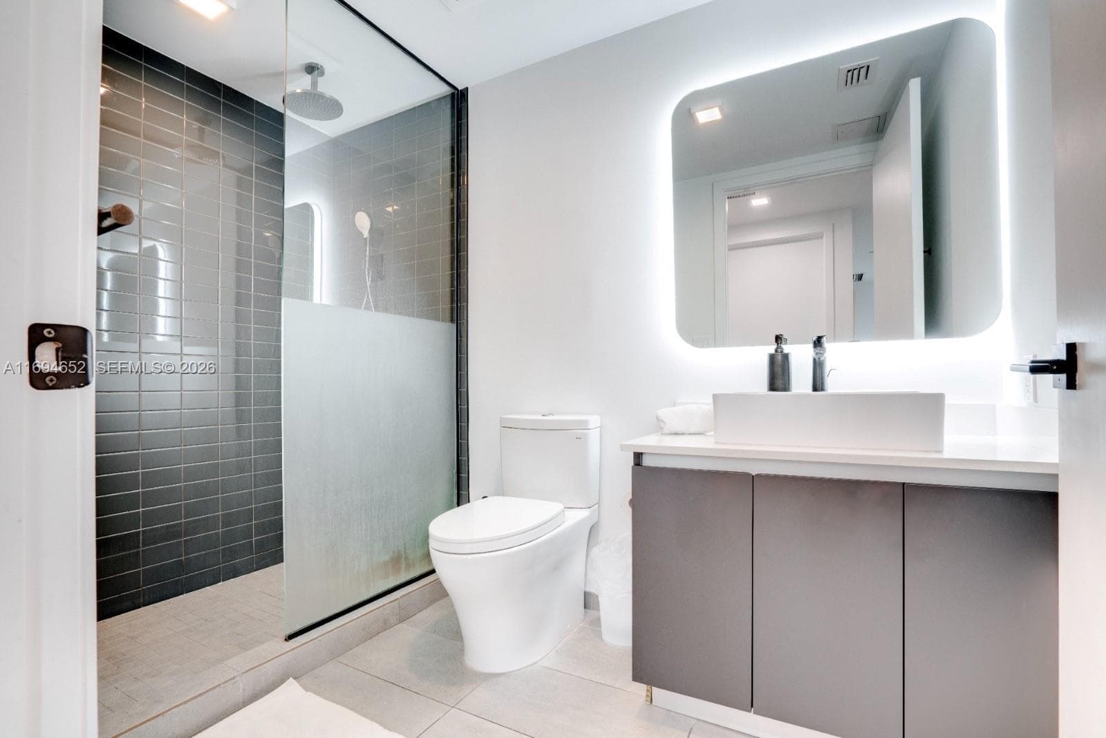 227 NE 2nd St # 1705, Miami FL 33132 — 11